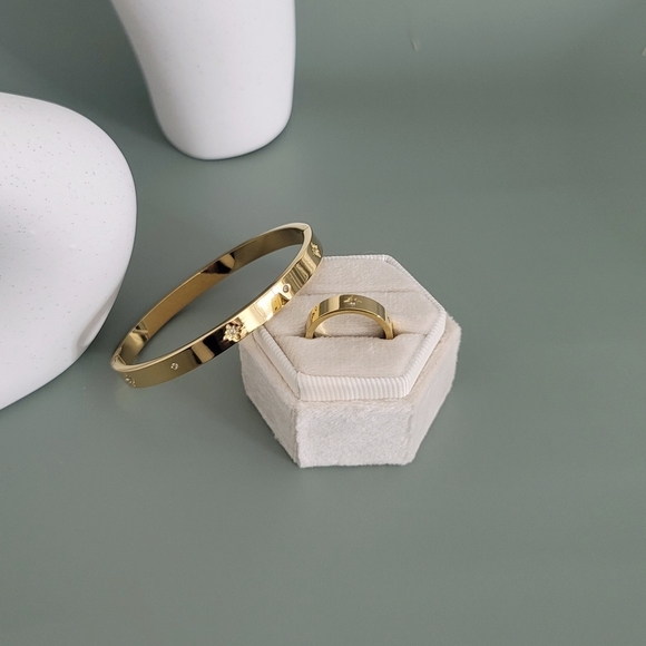 Stainless steel Celesta gold tone bangel bracelet and ring set - Picture 4 of 4